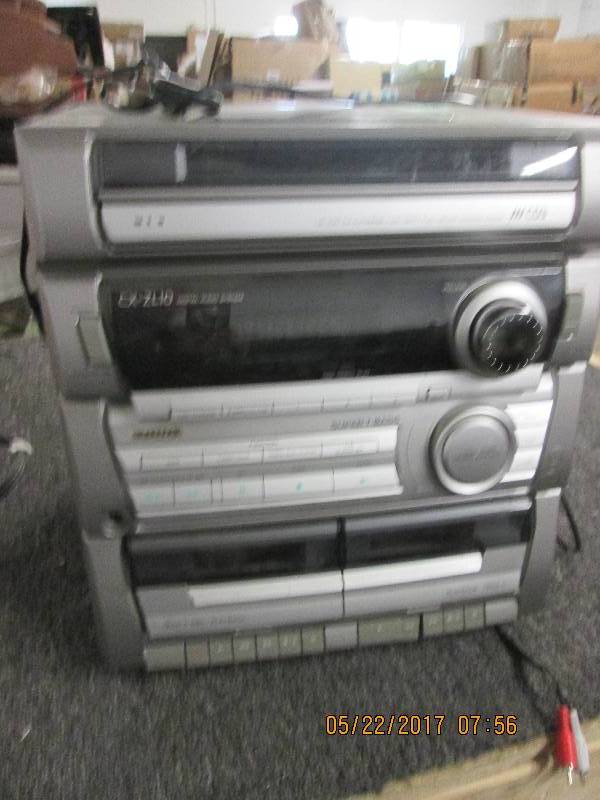 lot 59 image: aiwa radiomtested and works ...