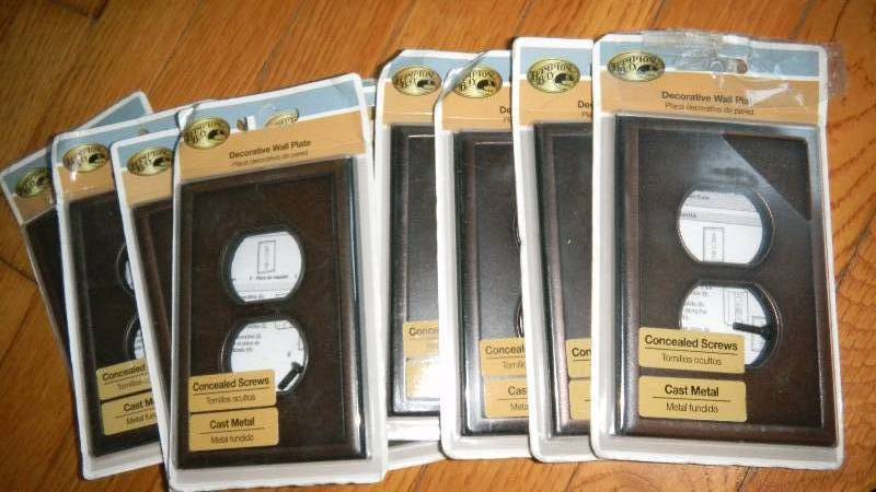 lot 121 image: Lot of 10 Home Decorators Collecti...