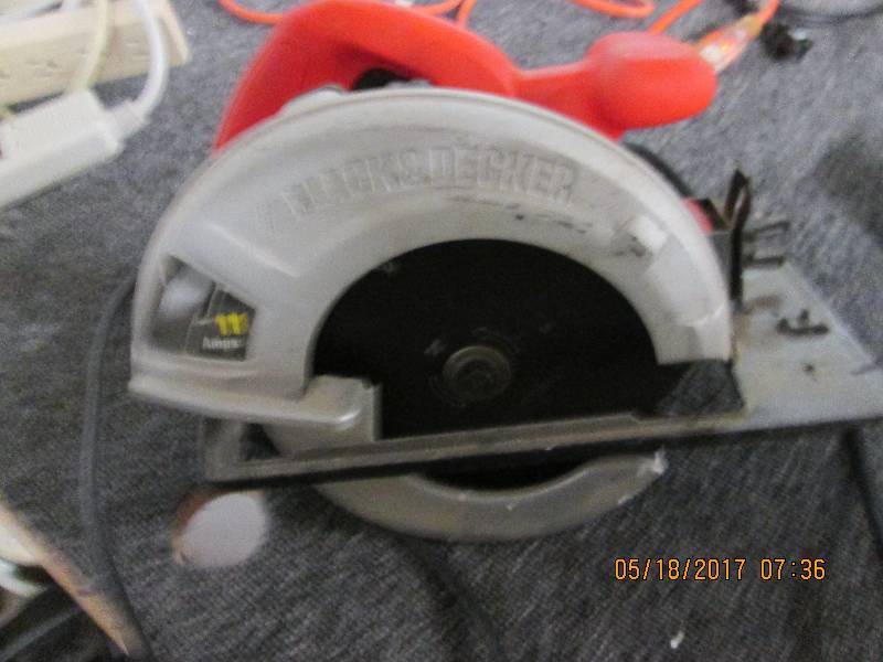 lot 11 image: black and decker 11 amp saw tested ...