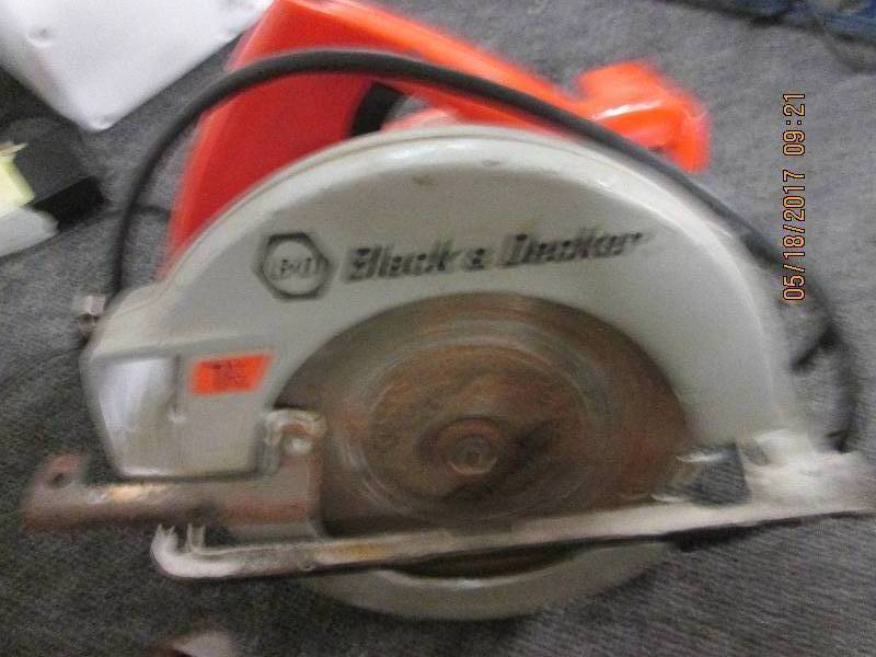 lot 16 image: black and decker saw tested and wor...