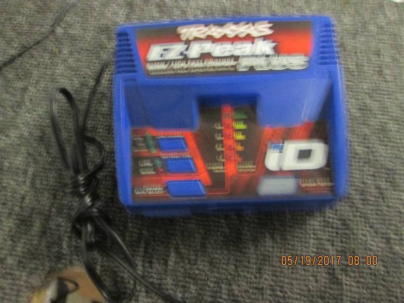 lot 40 image: traxxas ez-peak charger powers on ...