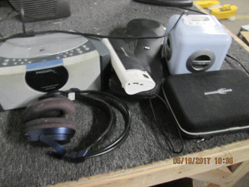 lot 52 image: ipod players and other players ...
