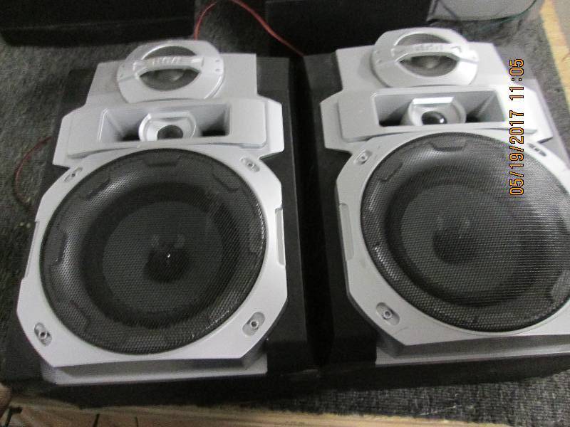 lot 55 image: lot of speakers all work ...