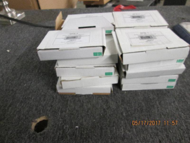 lot 3 image: lot of 19 rti video sync power sens...