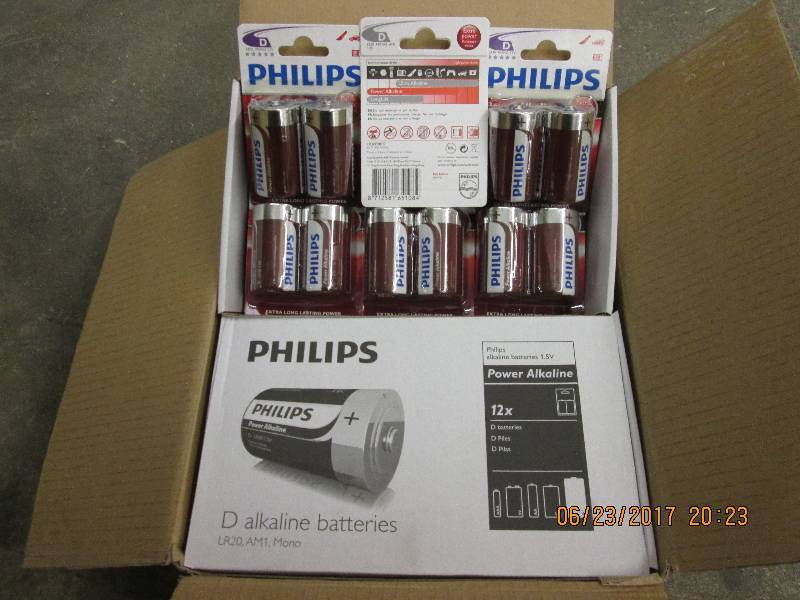 lot 198 image: 96 D size Phillips batteries, packa...