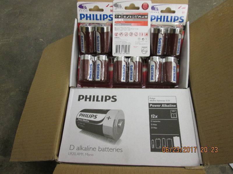 lot 199 image: 96 D size Phillips batteries, packa...