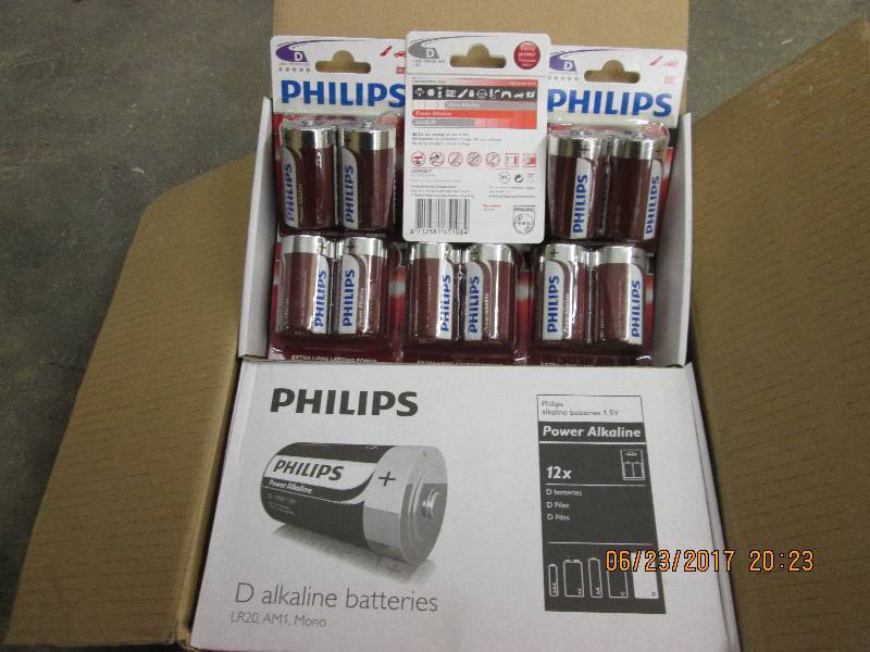 lot 200 image: 96 D size Phillips batteries, packa...
