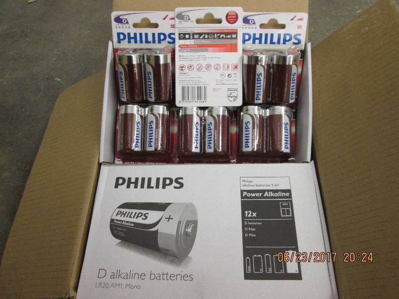 lot 203 image: 96 D size Phillips batteries, packa...