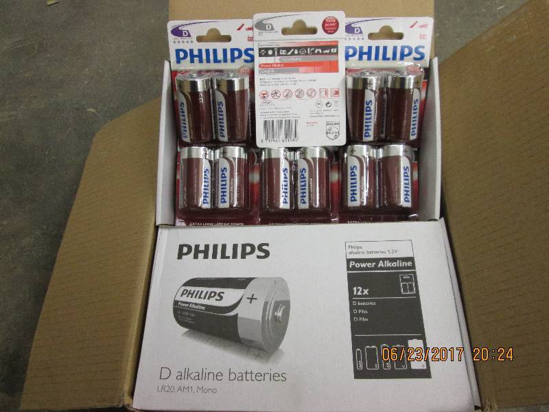 lot 204 image: 96 D size Phillips batteries, packa...
