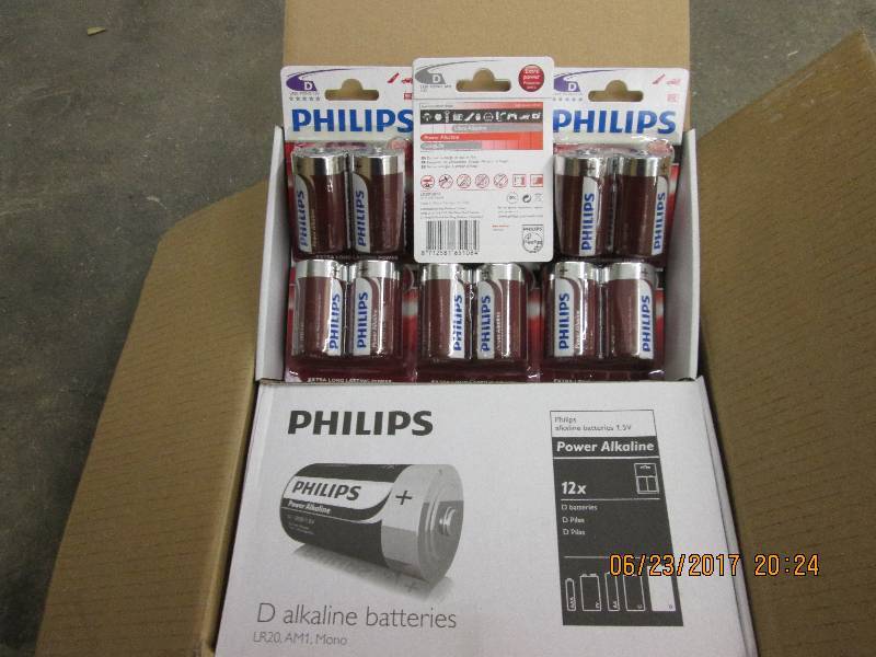 lot 205 image: 96 D size Phillips batteries, packa...