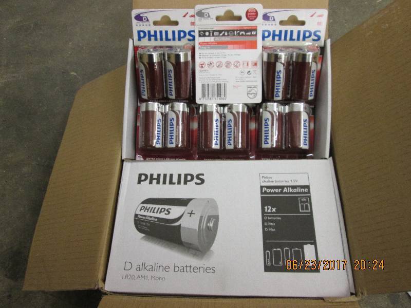 lot 206 image: 96 D size Phillips batteries, packa...