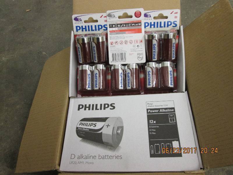 lot 207 image: 96 D size Phillips batteries, packa...