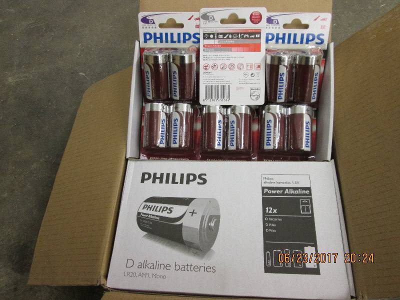 lot 208 image: 96 D size Phillips batteries, packa...