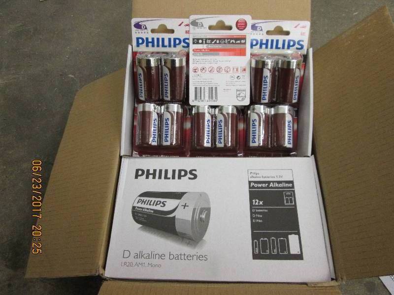 lot 209 image: 96 D size Phillips batteries, packa...