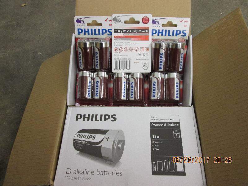 lot 210 image: 96 D size Phillips batteries, packa...