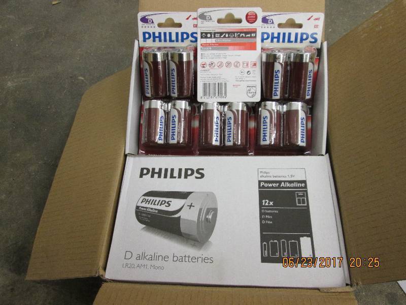 lot 214 image: 96 D size Phillips batteries, packa...