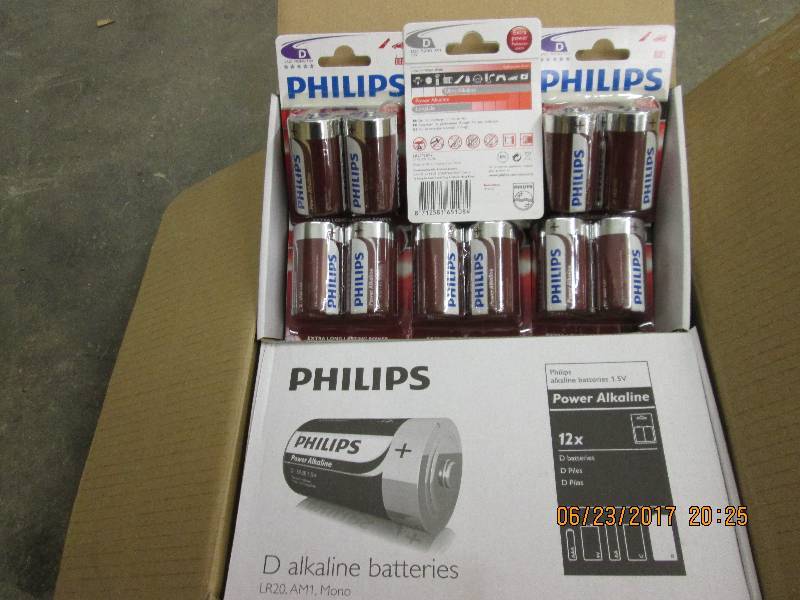 lot 215 image: 96 D size Phillips batteries, packa...