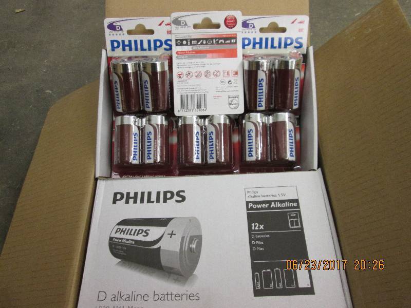 lot 217 image: 96 D size Phillips batteries, packa...