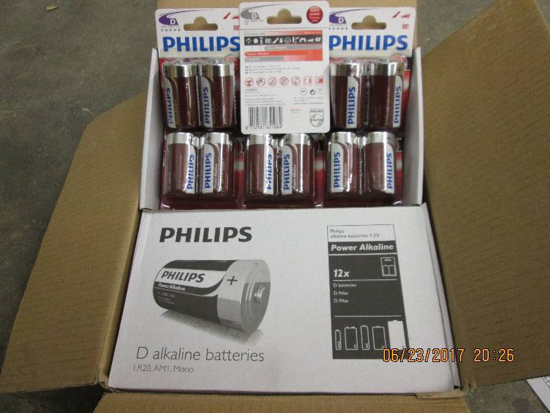 lot 219 image: 96 D size Phillips batteries, packa...