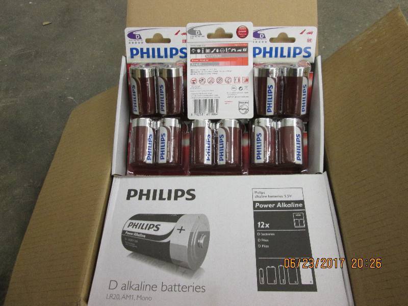 lot 220 image: 96 D size Phillips batteries, packa...