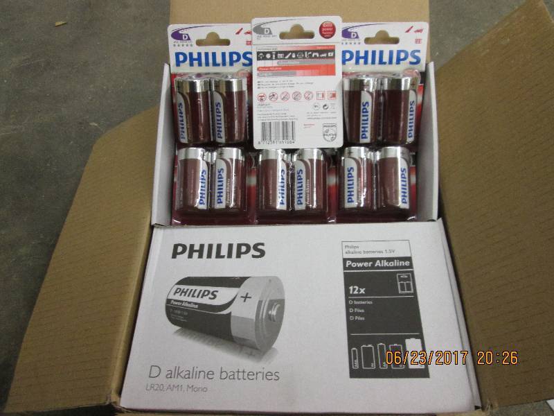 lot 221 image: 96 D size Phillips batteries, packa...