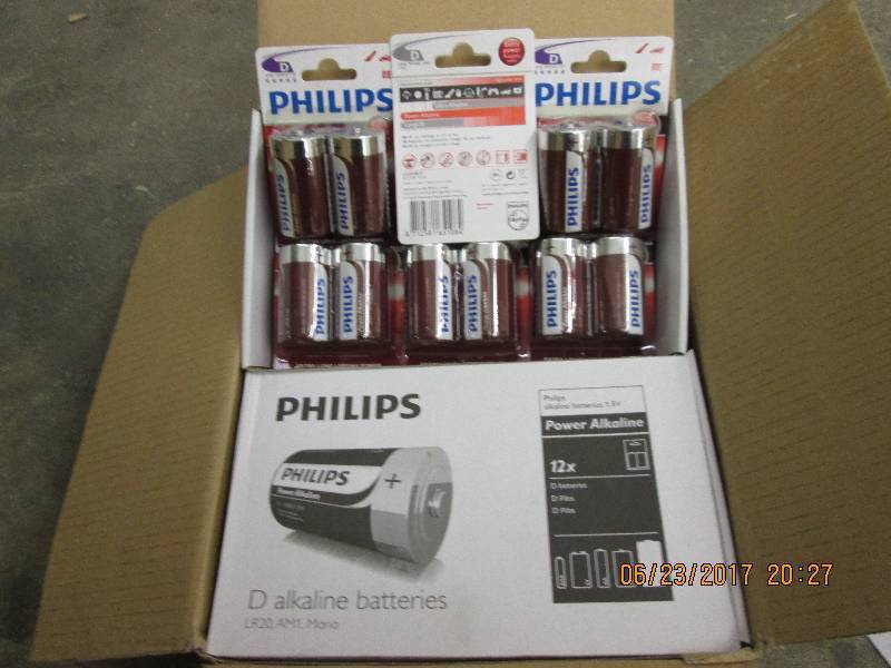 lot 225 image: 96 D size Phillips batteries, packa...