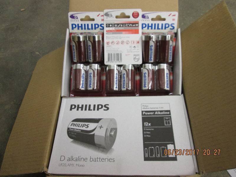 lot 227 image: 96 D size Phillips batteries, packa...