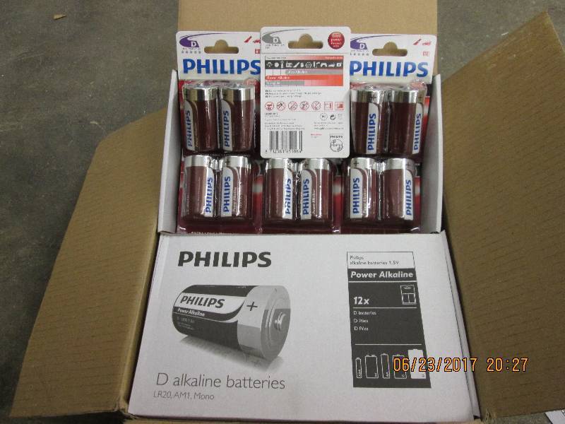 lot 229 image: 96 D size Phillips batteries, packa...