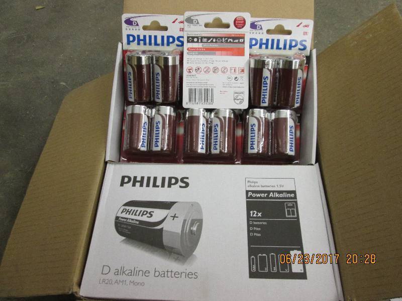 lot 230 image: 96 D size Phillips batteries, packa...