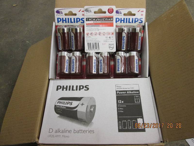lot 231 image: 96 D size Phillips batteries, packa...