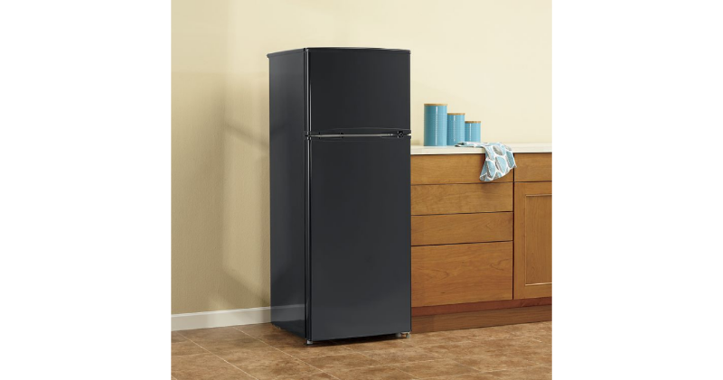 lot 182 image: Montgomery Ward Black 7.5 Cu Ft Ref...