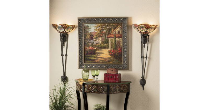lot 183 image: Tiffany Flower Wallchiere open box,...