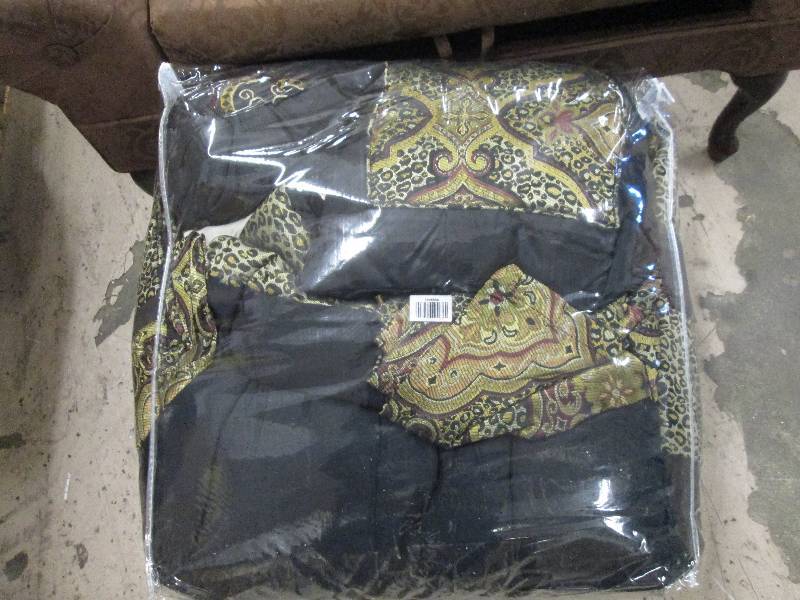 lot 2 image: Valetta Woven Jacquard 21-Piece Bed...