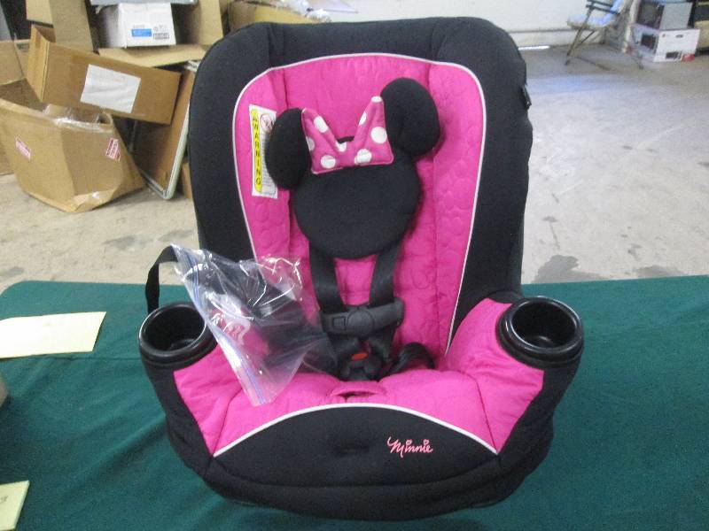 lot 18 image: Disney Convertible Car Seat by Safe...