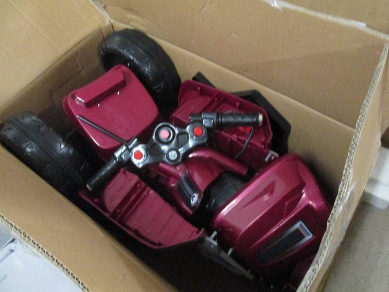 lot 48 image: Battery-Powered 3-Wheel Racer, open...