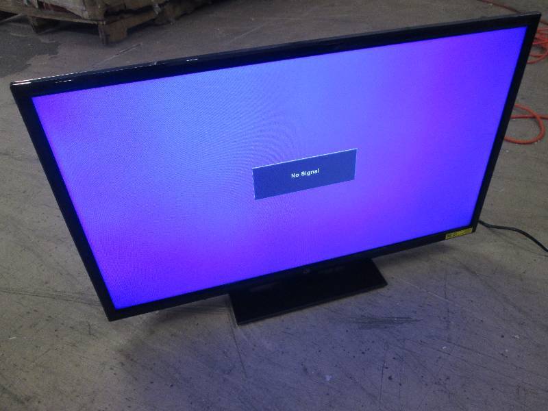 lot 93 image: 32 LED HDTV by GPX open box, teste...