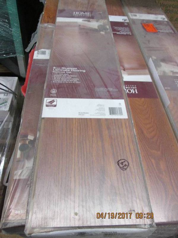 lot 7 image: 4 packages of home decorators colle...
