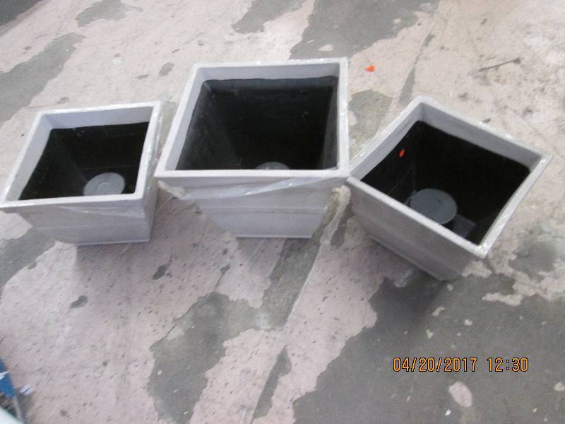 lot 44 image: 3 ceramic planters 1-16 and 2 -14...