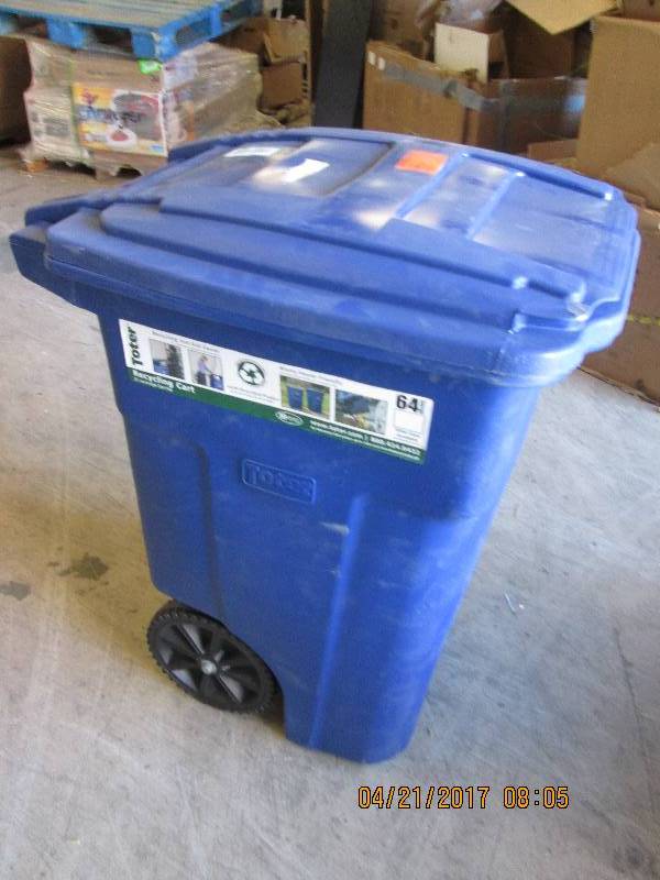 lot 64 image: toter recycling cart 64 gallons on ...