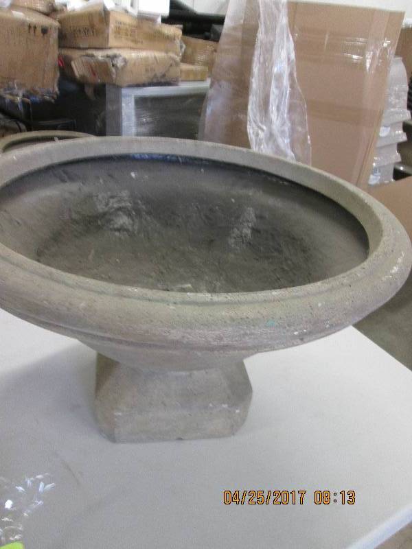 lot 127 image: 24 wide planter new ...