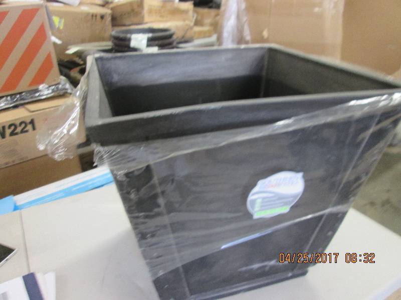 lot 143 image: 1 southern patio 20 inch planter  ...