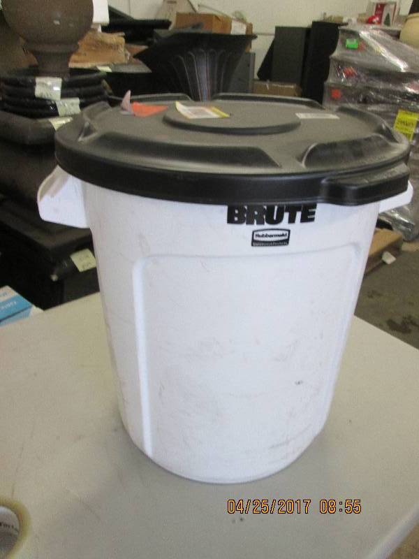 lot 147 image: rubbermaid brute 10 gallon white ca...