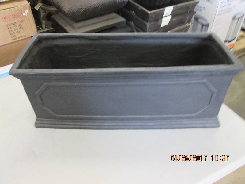 lot 152 image: 24 fiberglass  planter ...