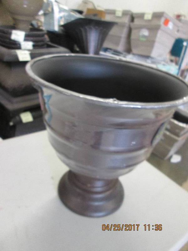 lot 163 image: 1- 17 inch planter new ...