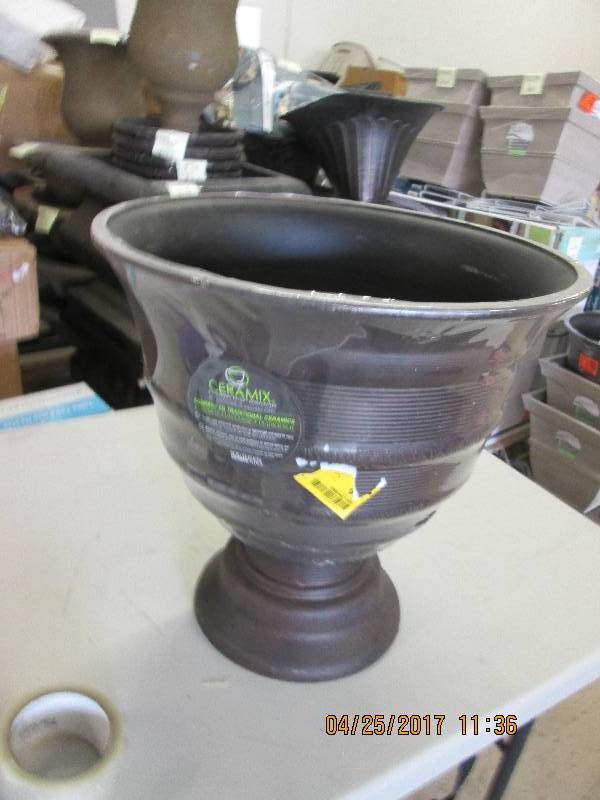 lot 164 image: 1- 17 inch planter new ...