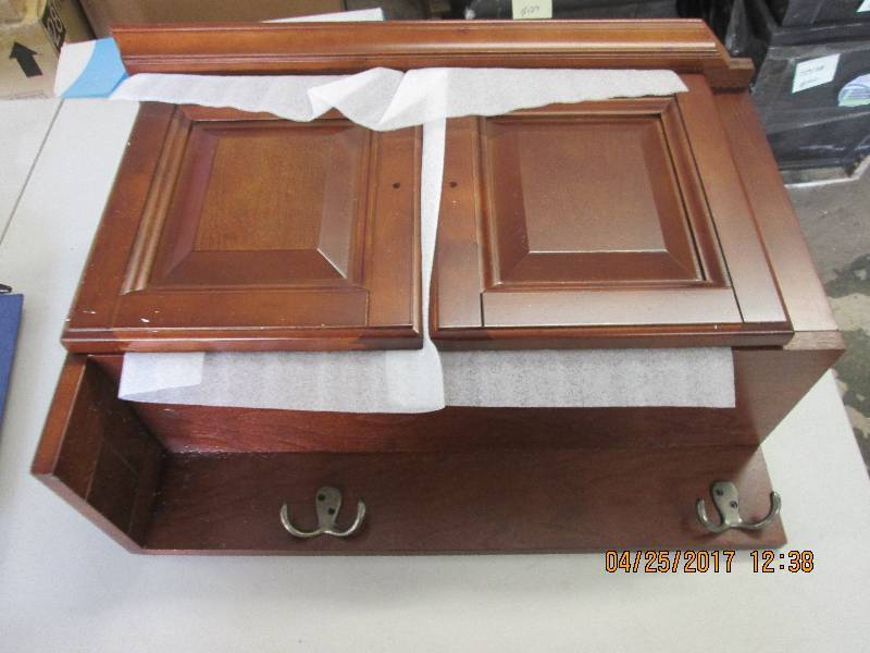 lot 175 image: home decorators wlkr crnr wll c box...