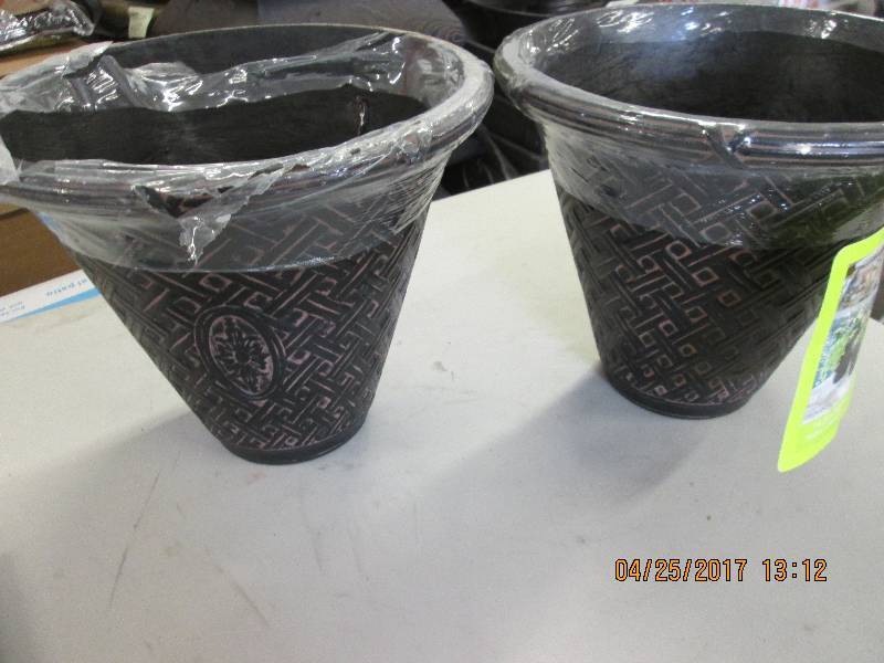 lot 185 image: 2 new 14.25 lattice flower pots ...