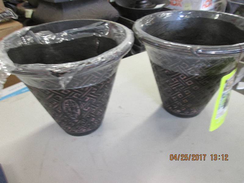 lot 186 image: 2 new 14.25 lattice flower pots ...