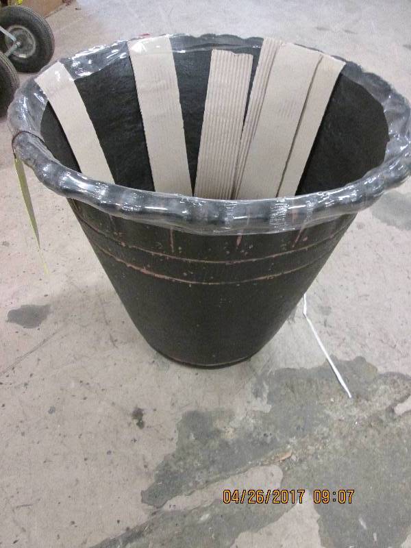 lot 198 image: new 22 inch petal rim flower pot ...