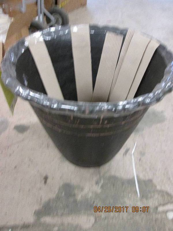 lot 200 image: new 22 inch petal rim flower pot ...